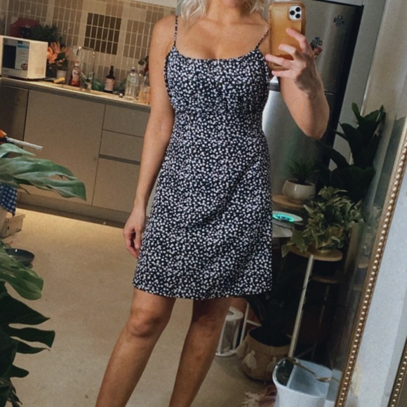 ππ₯ HOST PICK π₯π π€π€ Dazy Floral Print Cami Dress π€π€ Size Large (8) - Picture 2 of 13